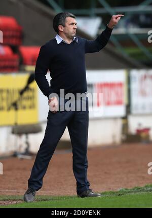 St Johnstone Manager Callum Davidson ist während des schottischen Premiership-Spiels im McDiarmid Park, Perth, auf der Touchline. Stockfoto