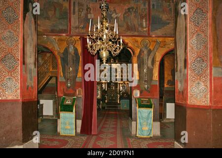 Kloster Kaldarusani, Kreis Ilfov, Rumänien. Der Innenraum der christlich-orthodoxen Kirche aus dem 17. Jahrhundert. Stockfoto