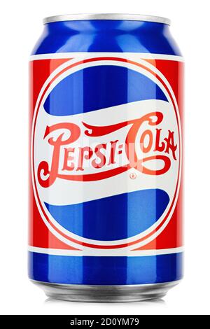 Ukraine, Kiew - August 21. 2020: Pepsi Cola in einer blauen Retro Dose 1940 Edition stehend. Datei enthält Beschneidungspfad. Stockfoto