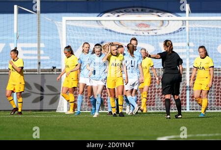 Totten Hotspur's Ria Percival reagiert nach dem vierten Tor von Manchester City während des Barclays FA Women's Super League Spiels im Academy Stadium, Manchester. Stockfoto