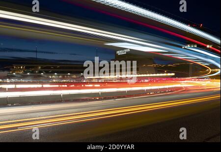 Berlin, Deutschland. September 2020. Der Flughafen Tegel am Abend. (Langzeitbelichtung) Quelle: Paul Zinken/dpa-Zentralbild/ZB/dpa/Alamy Live News Stockfoto