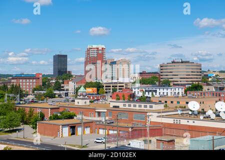 Manchester Moderne Skyline einschließlich City Hall Plaza und Brady Sullivan Plaza Gebäude in der Innenstadt von Manchester, New Hampshire NH, USA. Stockfoto