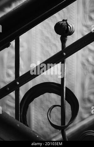 Alte Treppe in einem polnischen Mietshaus von 18-19 Jahrhunderten, Polen Stockfoto