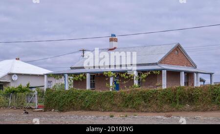 Leeu Gamka, Südafrika - Privathaus in diesem kleinen Dorf Karoo in der Provinz Western Cape direkt an der Autobahn N1 Stockfoto