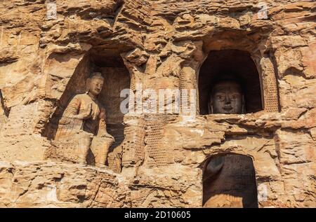 Datong, Datong, China. Okt. 2020. ShanxiÃ¯Â¼Å'CHINA-Yungang Grottos, die bestehende Yungang Grottos Gruppe, wurde vom Staatsrat im Jahr 1961 als eine der ersten Chargen von nationalen Schlüsselgruppen zum Schutz von kulturellen Relikten angekündigt. Die Grotten sind in drei Teile unterteilt: Den Osten, die Mitte und den Westen. Die Schreine in den Grotten sind dicht wie Bienenstöcke bedeckt, und die großen, mittleren und kleinen Grotten sind dicht in der Mitte von Yungang eingebettet. Die östlichen Grotten sind hauptsächlich Pagoden, so wird es auch Pagodenhöhle genannt; jede der zentralen Grotten ist in zwei Kammern unterteilt, mit t Stockfoto