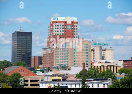 Manchester Moderne Skyline einschließlich City Hall Plaza und Brady Sullivan Plaza Gebäude in der Innenstadt von Manchester, New Hampshire NH, USA. Stockfoto