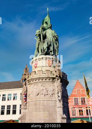 Statue von Jan Breydel und Pieter de Coninck auf dem Marktplatz. Belgien Brügge Brügge Stockfoto