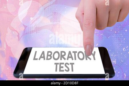Text für Wortschreiben Labortest. Business-Foto zeigt Bestimmung einer medizinischen Diagnose aus den Substanzen getestet moderne Gadgets mit Weiß Stockfoto