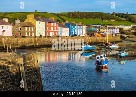 Aberaeron, Cardigan Bay, eine farbenfrohe georgianische Hafenstadt an der Cardigan Bay Küste von Ceredigion West Wales Stockfoto