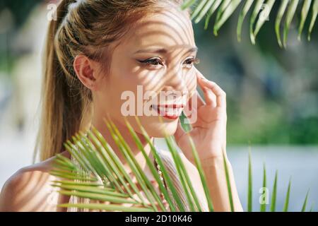 Junge Frau mit langen Wimpern Stockfoto