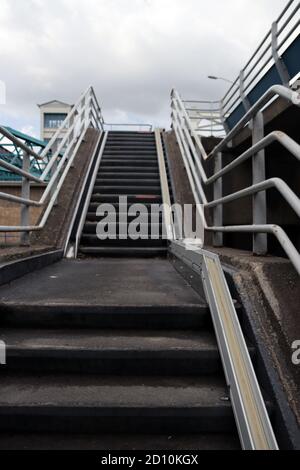 Stahlbrücke über den Fluss Hollandsche IJssel bei Krimpen aan Den IJssel in der Nähe von Rotterdam Stockfoto