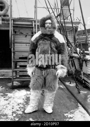 Robert Peary. Porträt des amerikanischen Entdeckers und Offizier der US-Marine, Robert Edwin Peary Sr. (1856-1920), auf dem Hauptdeck des Dampfschiffs Roosevelt, c. 1909. Peary ist am besten dafür bekannt, dass er behauptet, mit seiner Expedition am 6. April 1909 den geographischen Nordpol erreicht zu haben. Stockfoto