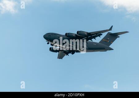 Troon, Schottland, Großbritannien. Oktober 2020. UK Wetter: Ein amerikanisches Flugzeug fliegt über Troon auf dem Weg zum Prestwick Airport. Kredit: Skully/Alamy Live Nachrichten Stockfoto