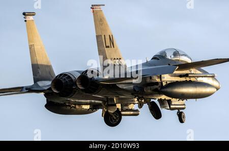 Der F-15E Eagle Jet führt einen Rundflug/verpassten Anflug am RAF durch Lakenheath Stockfoto