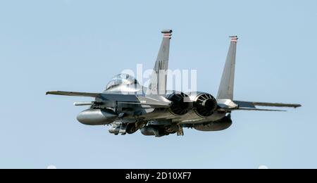 Der F-15E Eagle Jet führt einen Rundflug/verpassten Anflug am RAF durch Lakenheath Stockfoto