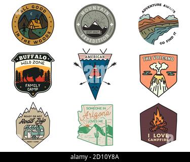 Vintage Berg Camping Abzeichen Logos Set, Abenteuer Patches. Handgezeichnete Sticker Designs Bündel. Reiseexpedition, Wanderlabels. Outdoor-Sport Stock Vektor