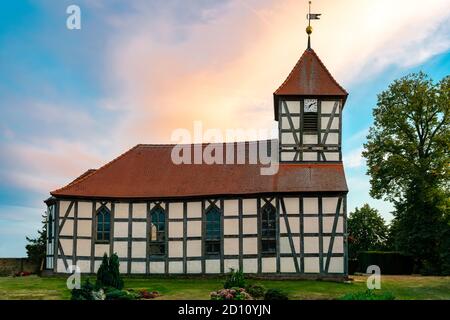 Alte Fachwerkkirche in Semlin, Brandenburg Stockfoto