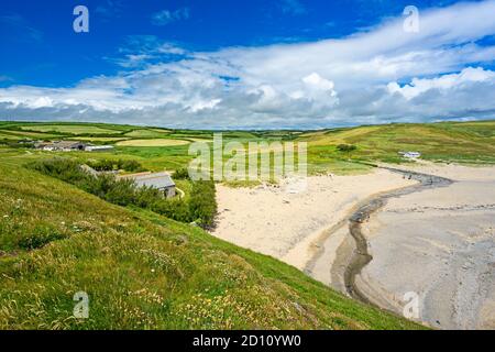 Blick auf Gunwalloe Church Cove Beach Cornwall England GB Europa Stockfoto