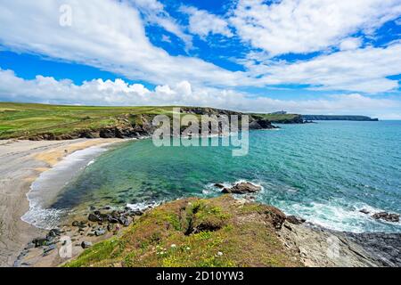 Blick auf Gunwalloe Church Cove Beach Cornwall England GB Europa Stockfoto