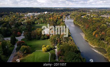1. Oktober 2020, Springbank Park in London, Ontario, Kanada. Luftaufnahme mit Blick nach Westen Twards Byron. Luke Durda/Alamy Stockfoto