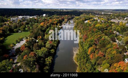 1. Oktober 2020, Springbank Park in London, Ontario, Kanada. Luftaufnahme mit Blick nach Westen Twards Byron. Luke Durda/Alamy Stockfoto