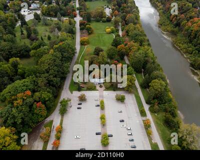1. Oktober 2020, Springbank Park in London, Ontario, Kanada. Luftaufnahme mit Blick nach Westen Twards Byron. Luke Durda/Alamy Stockfoto