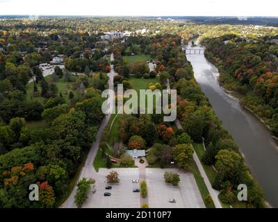 1. Oktober 2020, Springbank Park in London, Ontario, Kanada. Luftaufnahme mit Blick nach Westen Twards Byron. Luke Durda/Alamy Stockfoto