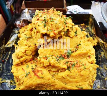 Kichererbsen köstliche berühmte Lebensmittel in alten Dhaka, Chickpea Samen sind reich an Protein, Street Junk Food Nahaufnahme Blick auf Indien Stockfoto