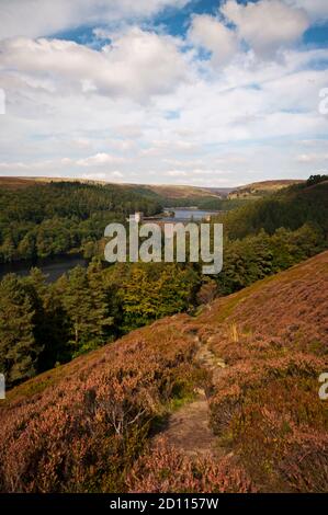 Early Autumn Blick auf Howden Reservoir & Upper Derwent Reservoir von Abbey Bank, Peak District National Park. Stockfoto