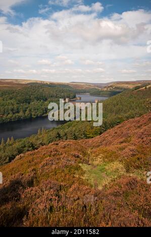 Early Autumn Blick auf Howden Reservoir & Upper Derwent Reservoir von Abbey Bank, Peak District National Park. Stockfoto