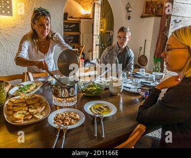 Kulinarische Tour auf dem Luganersee im Tessin, Circolo di Carona, Schweiz Stockfoto