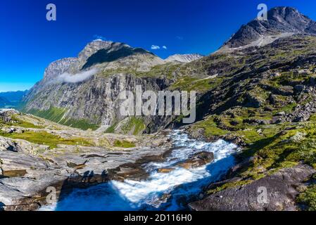 Trollstigen oder Trolle Weg ist eine Serpentine Mountain Road in Rauma, Gemeinde in Norwegen Stockfoto