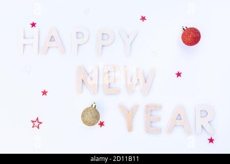 Happy New Year Dekoration auf weißem Hintergrund. Stockfoto