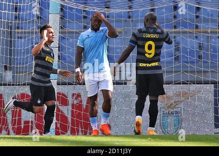 Lautaro Martinez von Internazionale feiert mit seinen Teamkollegen nach dem Tor 0-1 Tor während der italienischen Meisterschaft Serie A Fußballspiel Zwischen Stockfoto