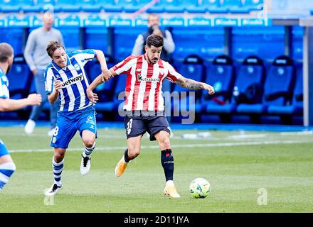 Yuri Berchiche vom Athletic Club und Tomas Pina von Deportivo Alaves während der spanischen Meisterschaft La Liga Fußballspiel Zwischen Deportivo A Stockfoto