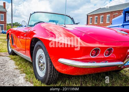 Fernandina Beach, FL / USA - 22. September 2018: 1962 Chevrolet Corvette auf einer Auto-Show in Fort Clinch in Fernandina Beach, Florida bei Jacksonville. Stockfoto