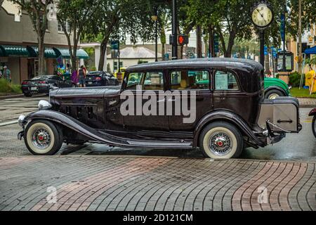 New Smyrna Beach, FL - 12. August 2017: 1932 Packard 900 Light 8 auf der Canal Street Car Show. Stockfoto