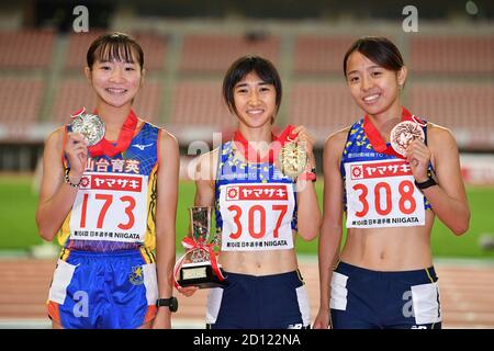 Niigata, Japan. Japan. Kredit: MATSUO. Oktober 2020. (L-R) Nanaka Yonezawa, Nozomi Tanaka, Yume Goto Leichtathletik : die 104. Japan Track & Field National Championships der Frauen 1500 m Preisverleihung im Denka Big Swan Stadium in Niigata, Japan. Japan. Kredit: MATSUO .K/AFLO SPORT/Alamy Live Nachrichten Stockfoto