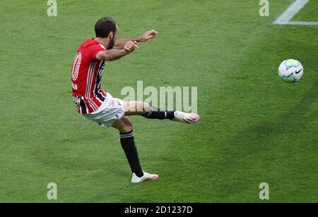 Curitiba, Brasilien. Oktober 2020. Juanfran an der Kreuzung während Coritiba x São Paulo im Couto Pereira Stadion in Curitiba, PR statt. Kredit: Carlos Pereyra/FotoArena/Alamy Live Nachrichten Stockfoto