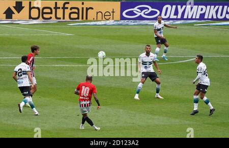 Curitiba, Brasilien. Oktober 2020. Daniel Alves beim Start während der Coritiba x São Paulo im Couto Pereira Stadion in Curitiba, PR statt. Kredit: Carlos Pereyra/FotoArena/Alamy Live Nachrichten Stockfoto