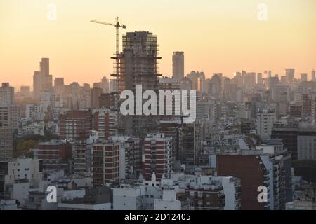 Bau eines Scrapers in der Innenstadt von Buenos Aires, Argentinien, Belgrano Nachbarschaft Stockfoto