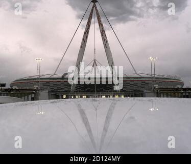 Turin. Okt. 2020. Foto vom 4. Oktober 2020 zeigt das Allianz Stadion in Turin, Italien. Die Serie A Fußballspiel zwischen Juventus und Neapel geplant am 4. Oktober 2020 wurde aufgegeben, als der Besuch Napoli-Team nicht zu zeigen, nachdem die Spieler getestet positiv für Coronavirus. Quelle: Alberto Lingria/Xinhua/Alamy Live News Stockfoto