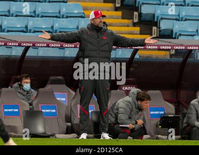 Birmingham, Großbritannien. Oktober 2020. Liverpools Manager Jürgen Klopp reagiert während des Spiels der englischen Premier League zwischen Aston Villa und Liverpool im Villa Park in Birmingham, Großbritannien, am 4. Oktober 2020. Quelle: Xinhua/Alamy Live News Stockfoto