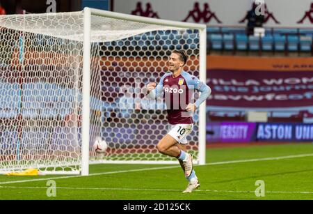 Birmingham, Großbritannien. Oktober 2020. Jack Grealish von Aston Villa feiert am 4. Oktober 2020 während des Spiels der englischen Premier League zwischen Aston Villa und Liverpool im Villa Park in Birmingham, Großbritannien. Quelle: Xinhua/Alamy Live News Stockfoto