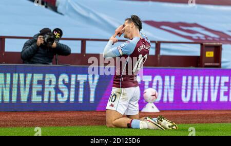 Birmingham, Großbritannien. Oktober 2020. Jack Grealish von Aston Villa feiert am 4. Oktober 2020 während des Spiels der englischen Premier League zwischen Aston Villa und Liverpool im Villa Park in Birmingham, Großbritannien. Quelle: Xinhua/Alamy Live News Stockfoto