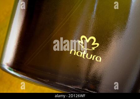 Brasilien. Oktober 2020. Detail einer Natura Parfüm Verpackung. Es ist ein brasilianisches Unternehmen, das in der Kosmetikindustrie tätig ist Kredit: SOPA Images Limited/Alamy Live News Stockfoto