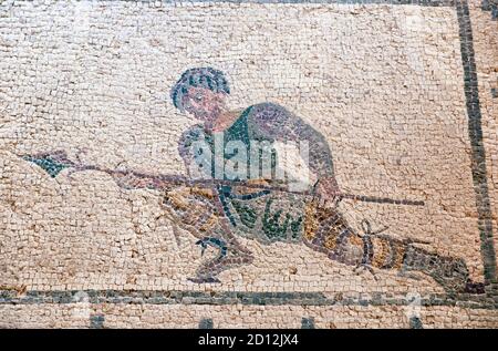 Haus von Dionysos, Paphos: Jagdszene Mosaik zeigt einen Mann mit einem Speer. Stockfoto