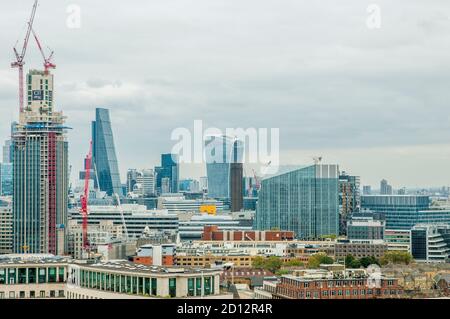 London, Großbritannien - 26. Oktober 2014 - Panoramablick auf die City of London Stockfoto