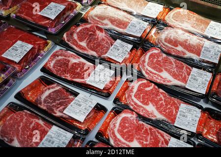 Close up Pakete von Wagyu Rindfleisch Steak auf dem Regal angezeigt Stockfoto