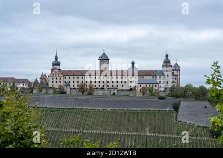 Reisen, Deutschland, Bayern, Würzburg, Nikolausberg, Oktober 03. Die Festung Marienberg ist eine ehemalige Befestigung und ein ehemaliges fürstbischöf Stockfoto